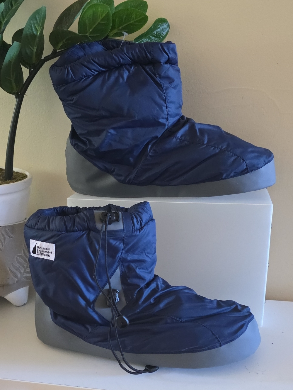 MEC NWOT Hut Booties - Unisex